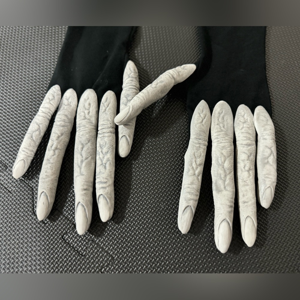 Sold out in stores! Awesome realistic alien/monster hands!